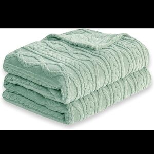 COOVA Soft Mint Green Textured Throw